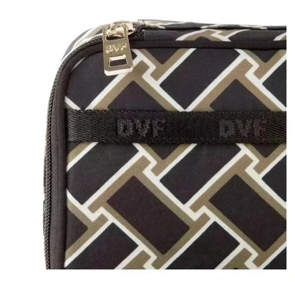 NWT Diane Von Furstenberg Jewelry
Organizer Small Zippered Bag Black Gold Weave - Picture 4 of 4